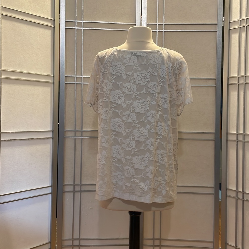 *AGB Woman White & Black Lacey Short Sleeved Top - Picture 3 of 5